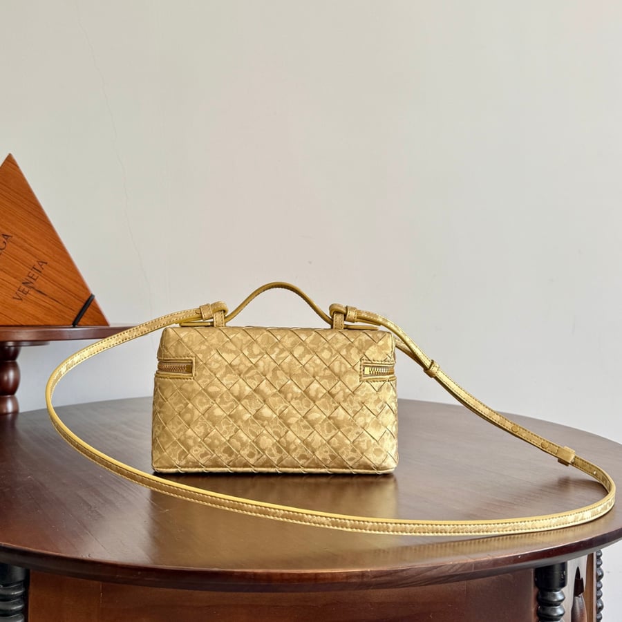 حقيبة بوتيغا فينيتا بانغ بانغ الذهبية Bottega Veneta GOLD Bang Bang