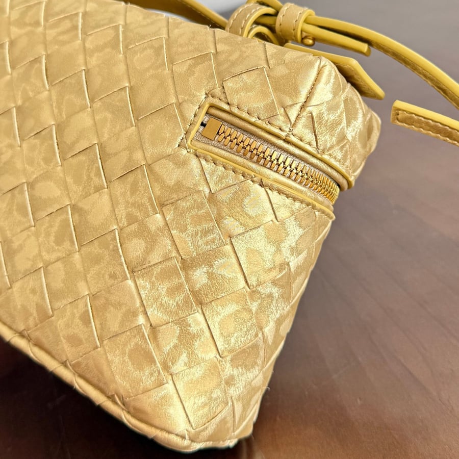 حقيبة بوتيغا فينيتا بانغ بانغ الذهبية Bottega Veneta GOLD Bang Bang