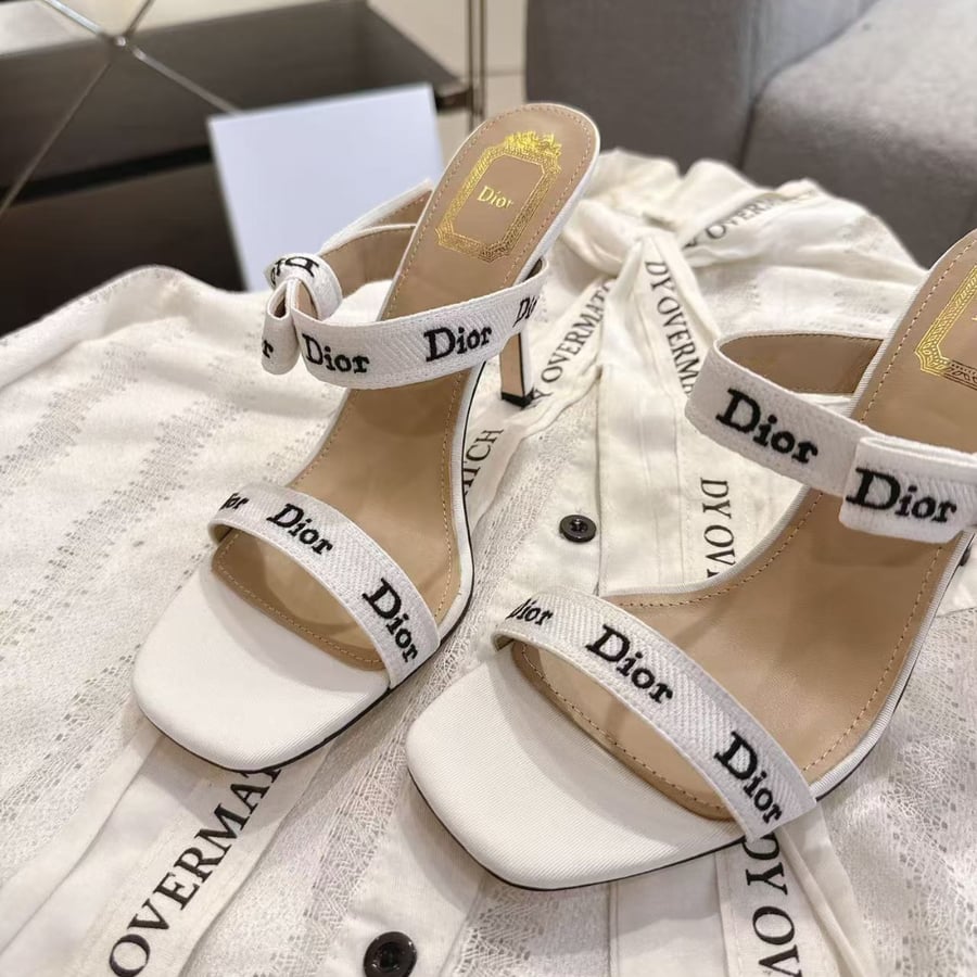 حذاء نسائي بكعب عالي بلون هلامي مع فيونكة Dior Dentelle