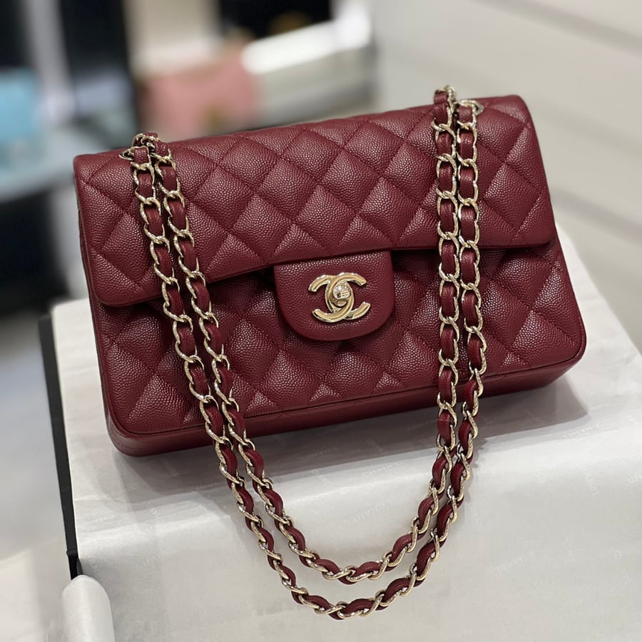 حقيبة شانيل كلاسيك جلد كافيار مقاس 23 Chanel Classic Flap Small Size