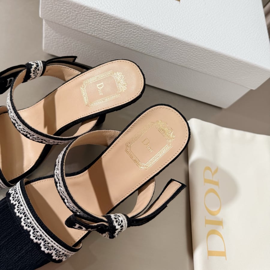 صندل ديور بكعب عالي بلون أسود مع فيونكة Dior Dentelle