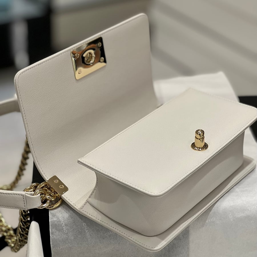 حقيبة يد BOY CHANEL صغيرة