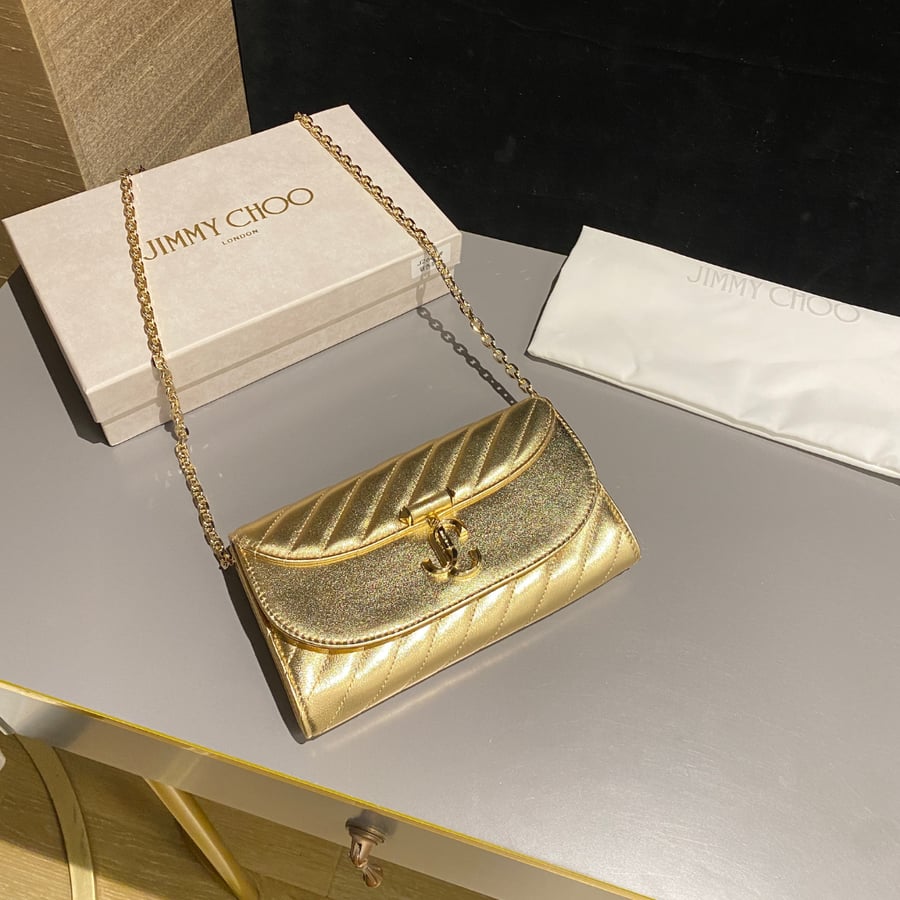 محفظة جيمي تشو كيرف بسلسلة Jimmy Choo Curve Wallet With Chain