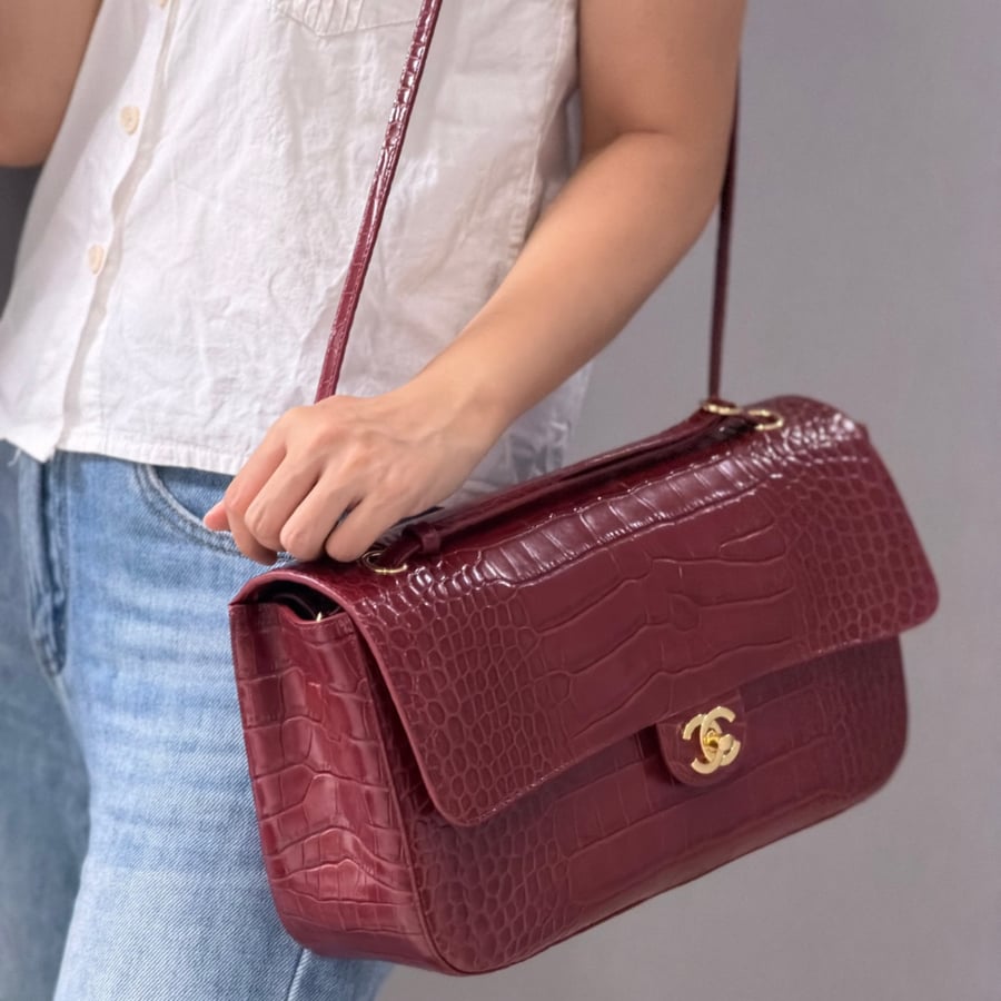 حقيبة شانيل بنقشة جلد التمساح لون عنابي CHANEL 26A Crocodile Emboss CF