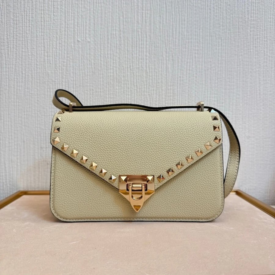 حقيبة كتف روكستاد فالنتينو غارافاني Valentino Garavani Rockstud Small