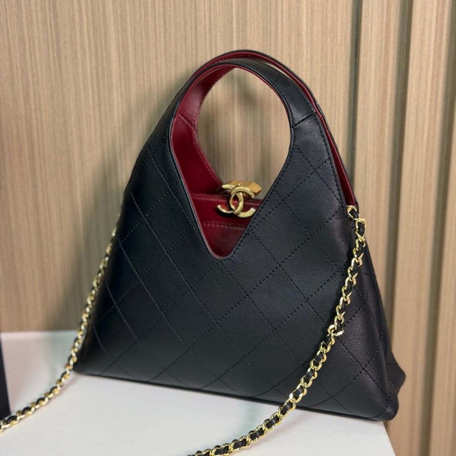 حقيبة يد شانيل مقاس صغير لون أسود Chanel small tote