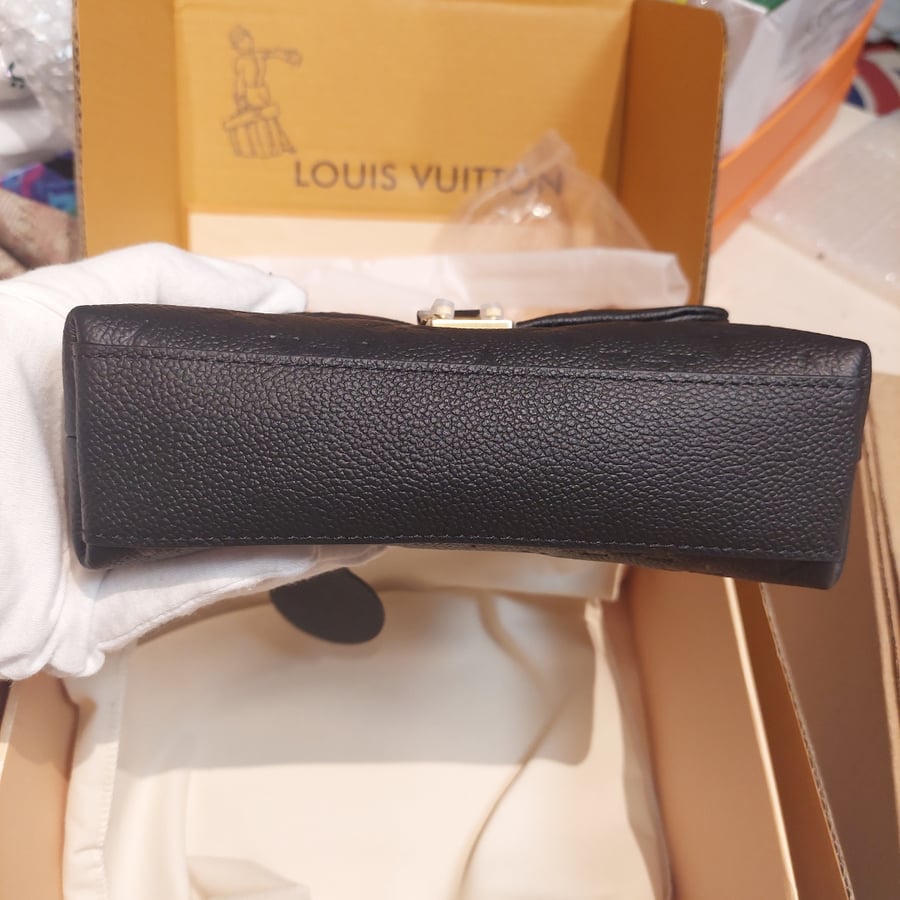 حقيبة نانو مادلين مونوغرام إمبرينت لويس فيتون M12144 LV