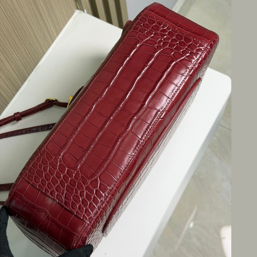 حقيبة شانيل بنقشة جلد التمساح لون عنابي CHANEL 26A Crocodile Emboss CF