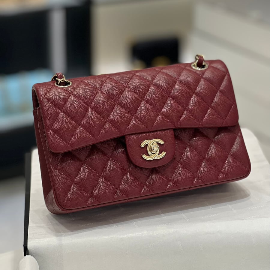 حقيبة شانيل كلاسيك جلد كافيار مقاس 23 Chanel Classic Flap Small Size