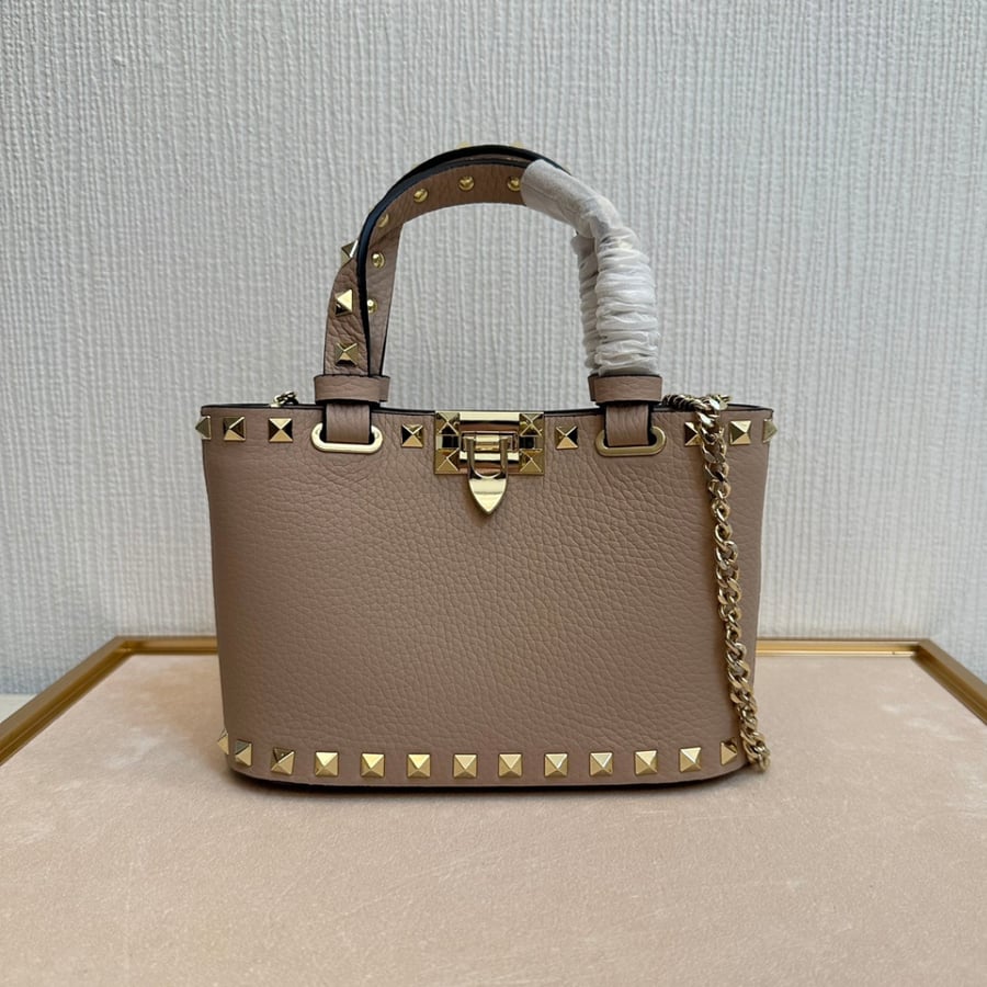 شنطة روكستاد فالنتينو غارافاني بسلسلة Valentino Garavani Rockstud Mini