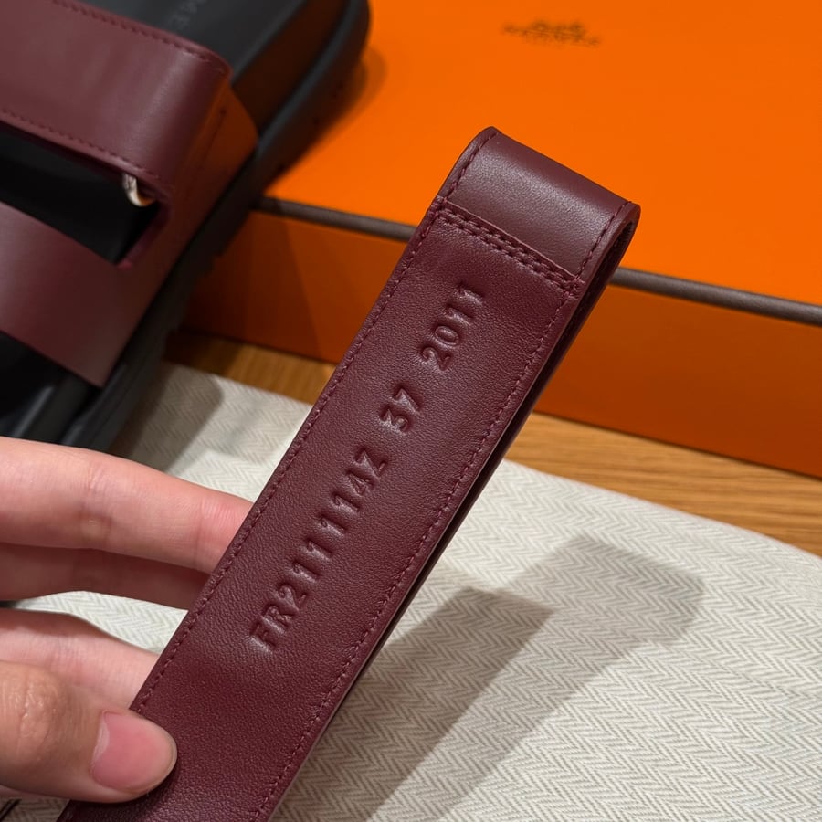 صندل نسائي هيرميس هاند ميد Hermes 225 CHYPRE SANDAL