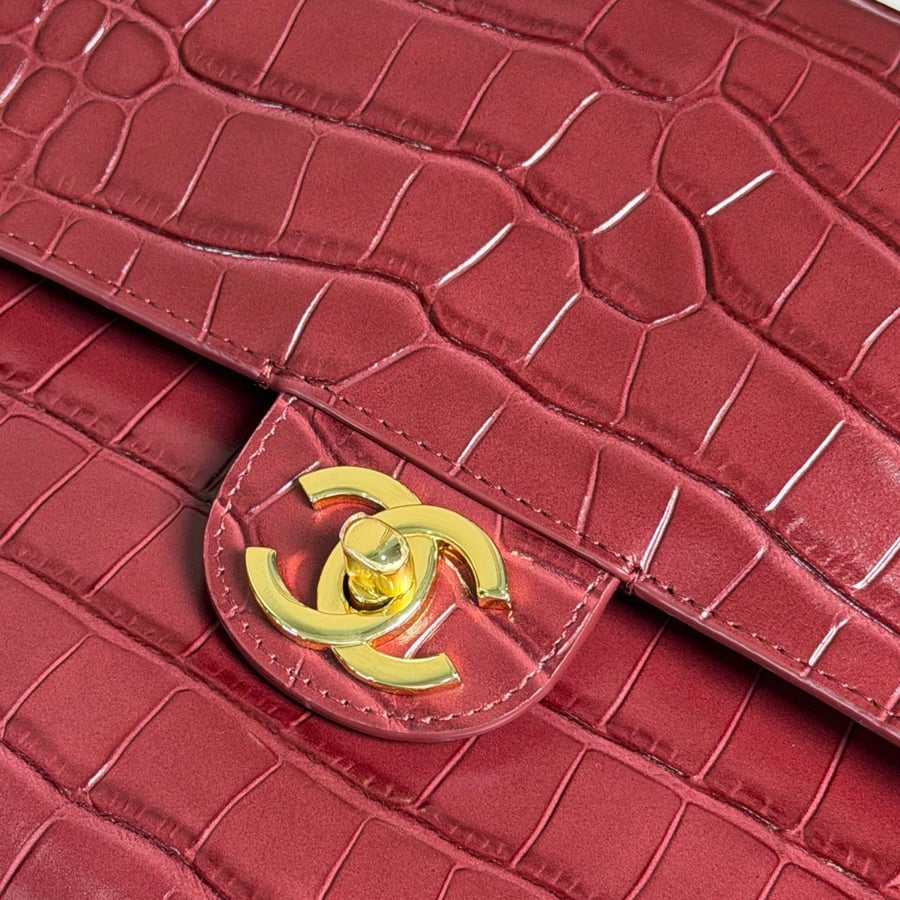 حقيبة شانيل بنقشة جلد التمساح لون عنابي CHANEL 26A Crocodile Emboss CF