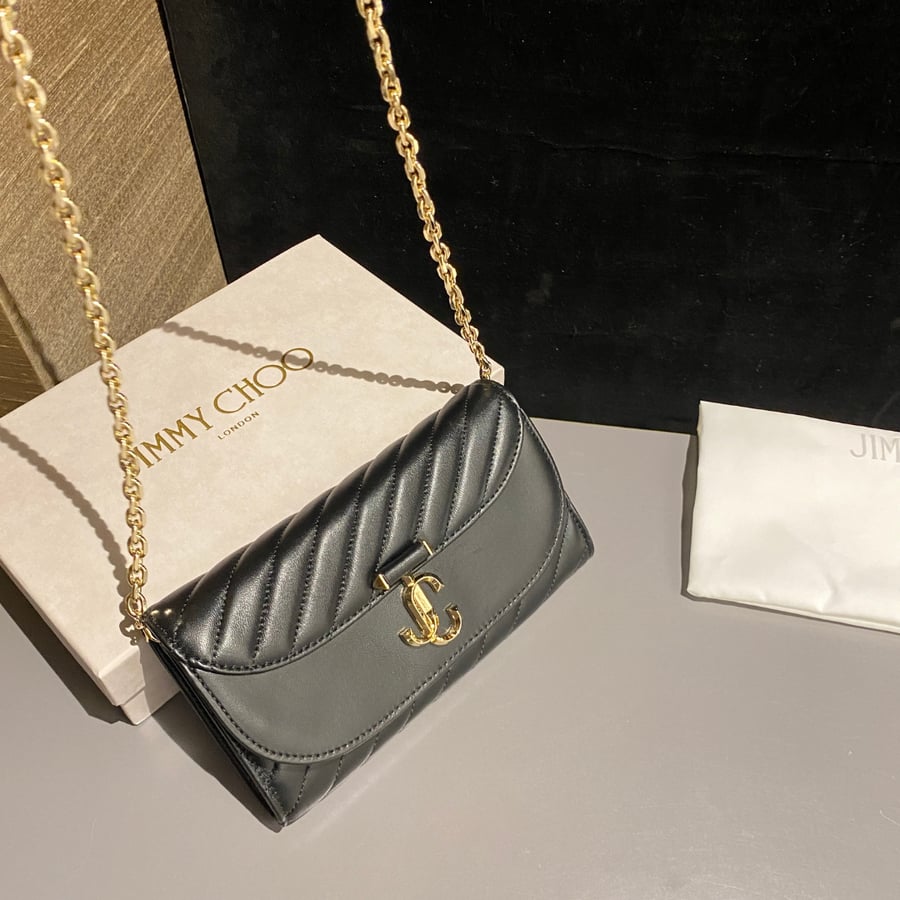 محفظة جيمي تشو كيرف بسلسلة Jimmy Choo Curve Wallet With Chain