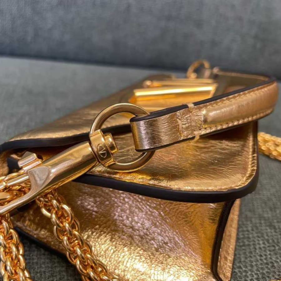 حقيبة كتف صغيرة فالنتينو غارافاني لوكو من جلد العجل المعدني Valentino