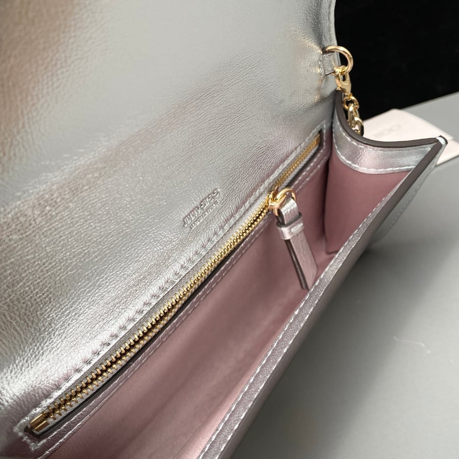 محفظة جيمي تشو كيرف بسلسلة Jimmy Choo Curve Wallet Silver Metallic