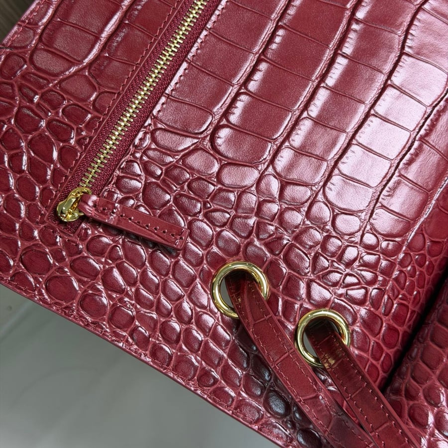 حقيبة شانيل بنقشة جلد التمساح لون عنابي CHANEL 26A Crocodile Emboss CF