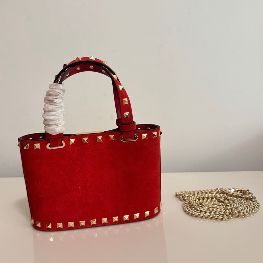 شنطة روكستاد فالنتينو غارافاني بسلسلة Valentino Garavani Rockstud Mini