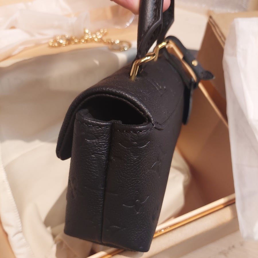 حقيبة نانو مادلين مونوغرام إمبرينت لويس فيتون M12144 LV