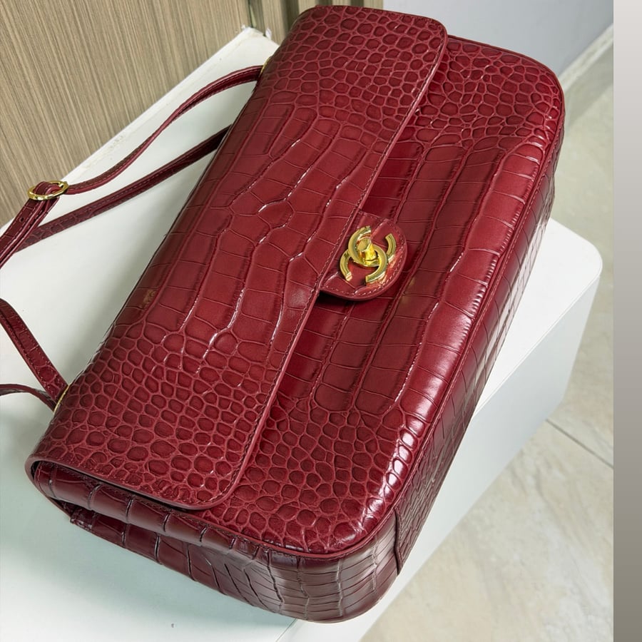 حقيبة شانيل بنقشة جلد التمساح لون عنابي CHANEL 26A Crocodile Emboss CF