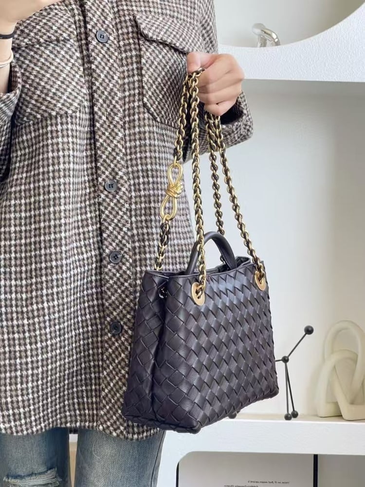 شنطة بوتيغا فينيتا لون بني عودي Bottega Veneta Andiamo Small