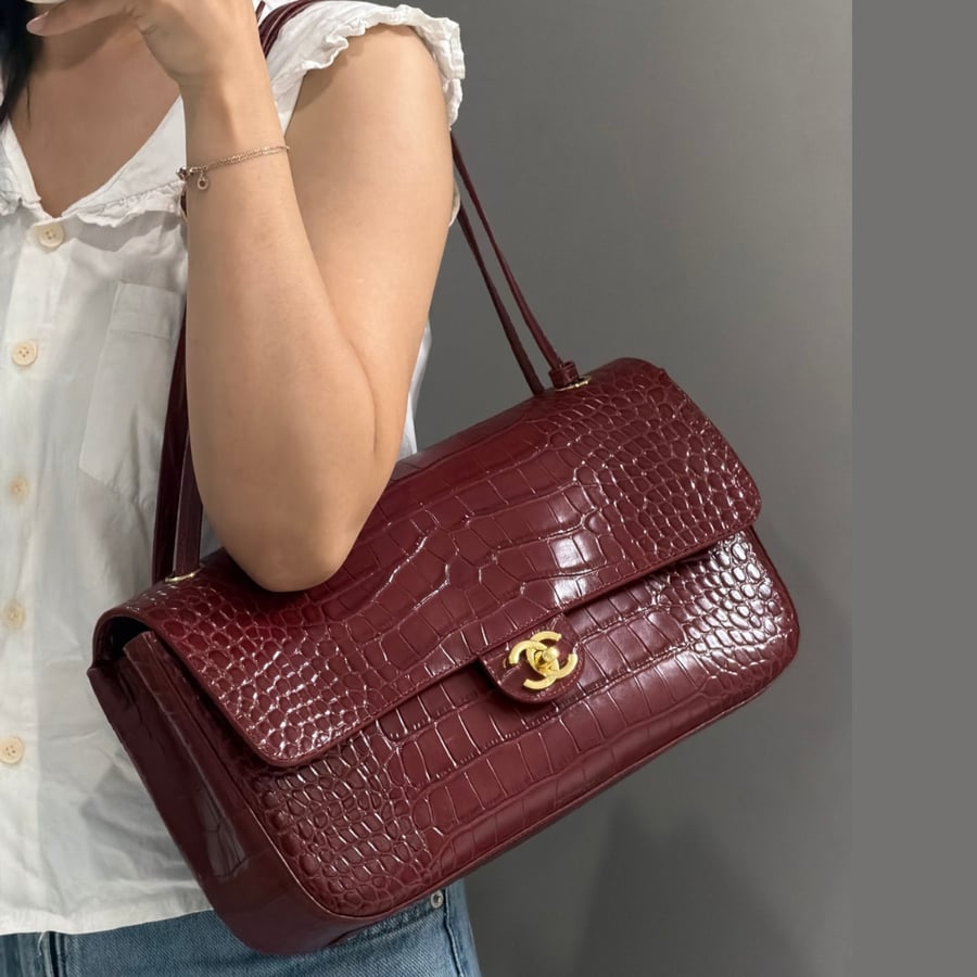 حقيبة شانيل بنقشة جلد التمساح لون عنابي CHANEL 26A Crocodile Emboss CF