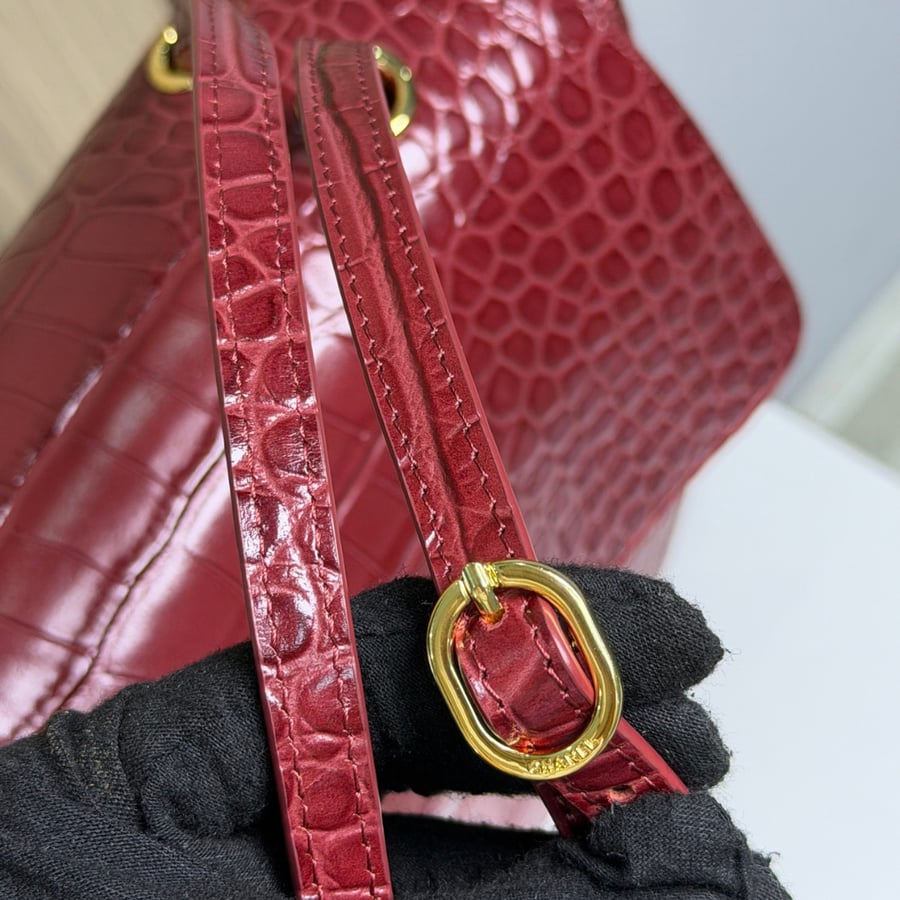 حقيبة شانيل بنقشة جلد التمساح لون عنابي CHANEL 26A Crocodile Emboss CF
