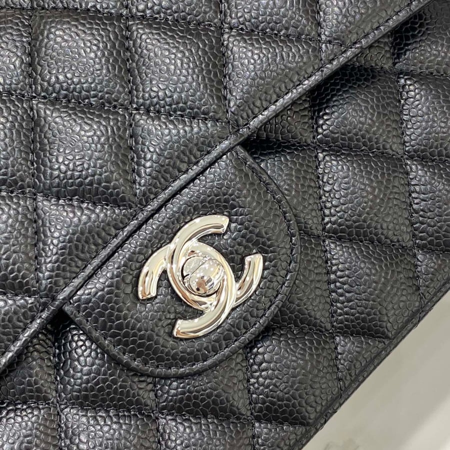حقيبة شانيل كلاسيك جلد كافيار مقاس 23 Chanel Classic Flap Small Size