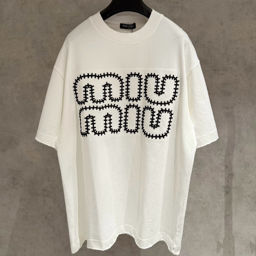 تي شيرت رجالي قطن لون أبيض بأكمام قصيرة وياقة مدورة MIU MIU T-shirt