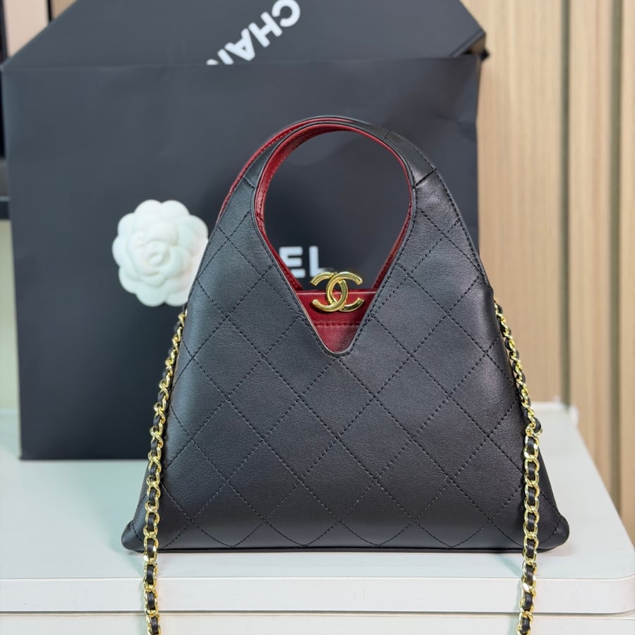 حقيبة يد شانيل مقاس صغير لون أسود Chanel small tote
