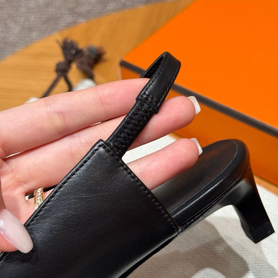 صندل هيرميس هاند ميد Hermes 616 Lover SANDAL