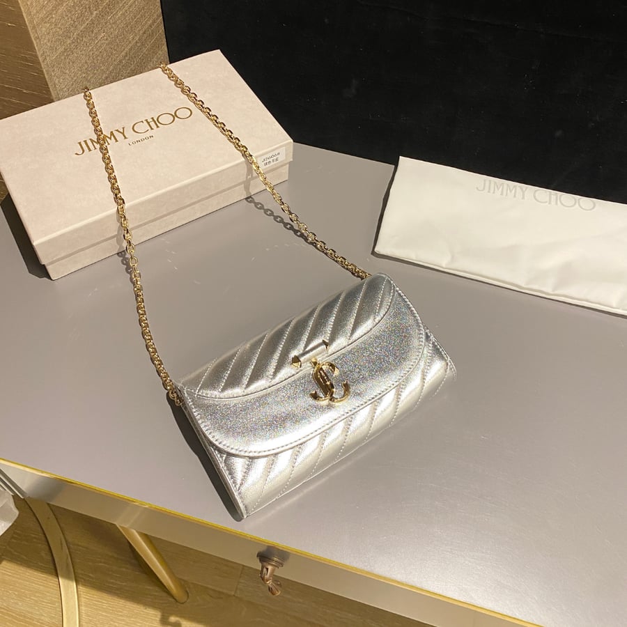 محفظة جيمي تشو كيرف بسلسلة Jimmy Choo Curve Wallet With Chain