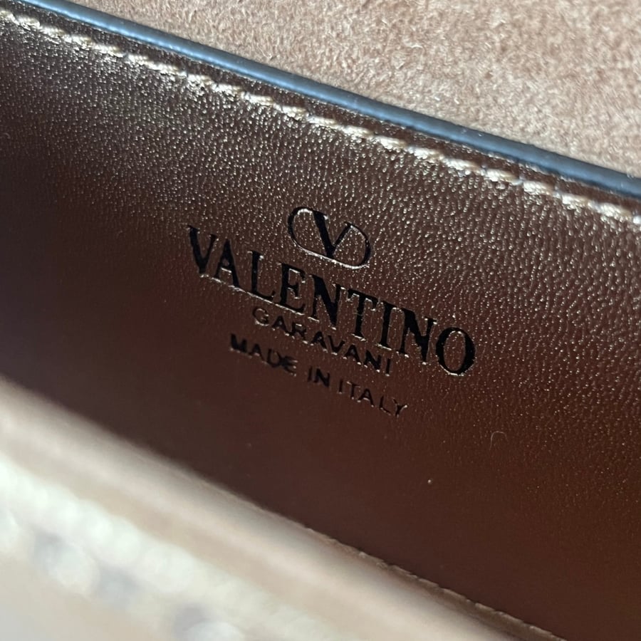 حقيبة يد صغيرة من فالنتينو غارافاني مرصع بكريستال سواروفسكي Valentino