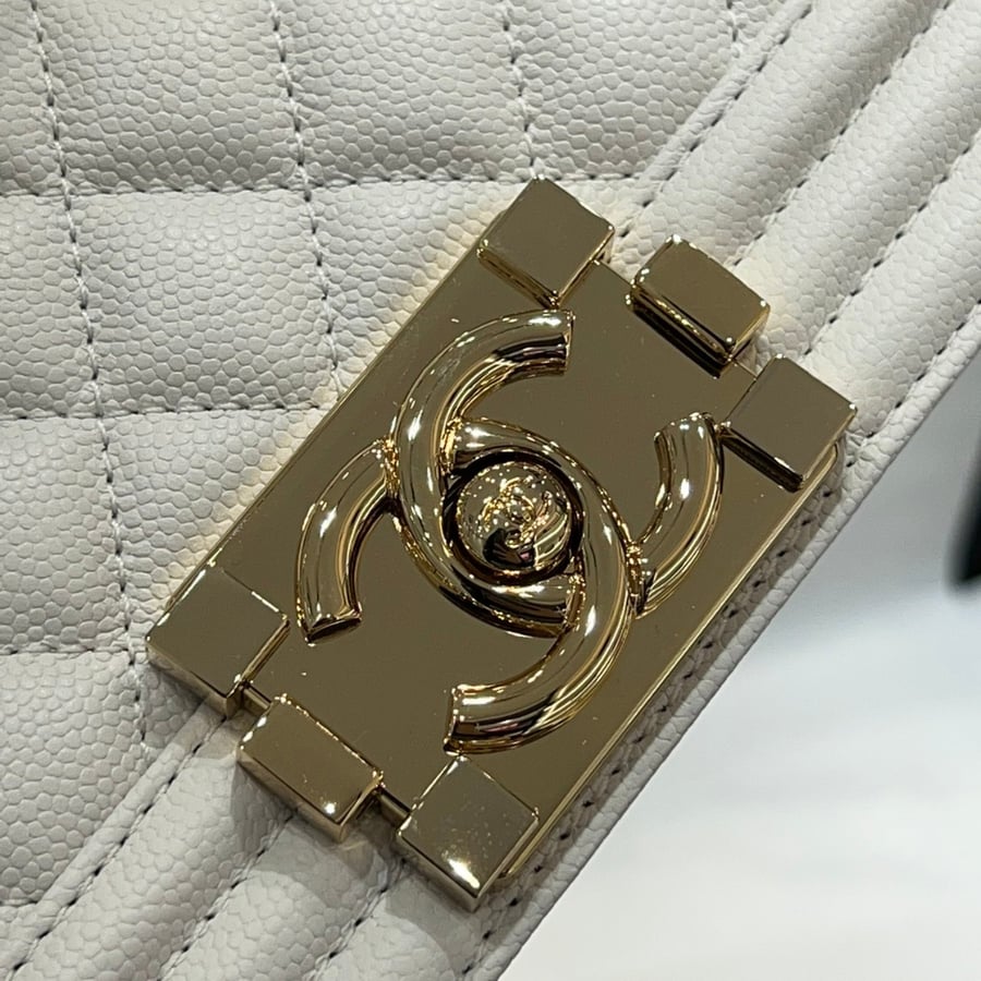 حقيبة يد BOY CHANEL صغيرة