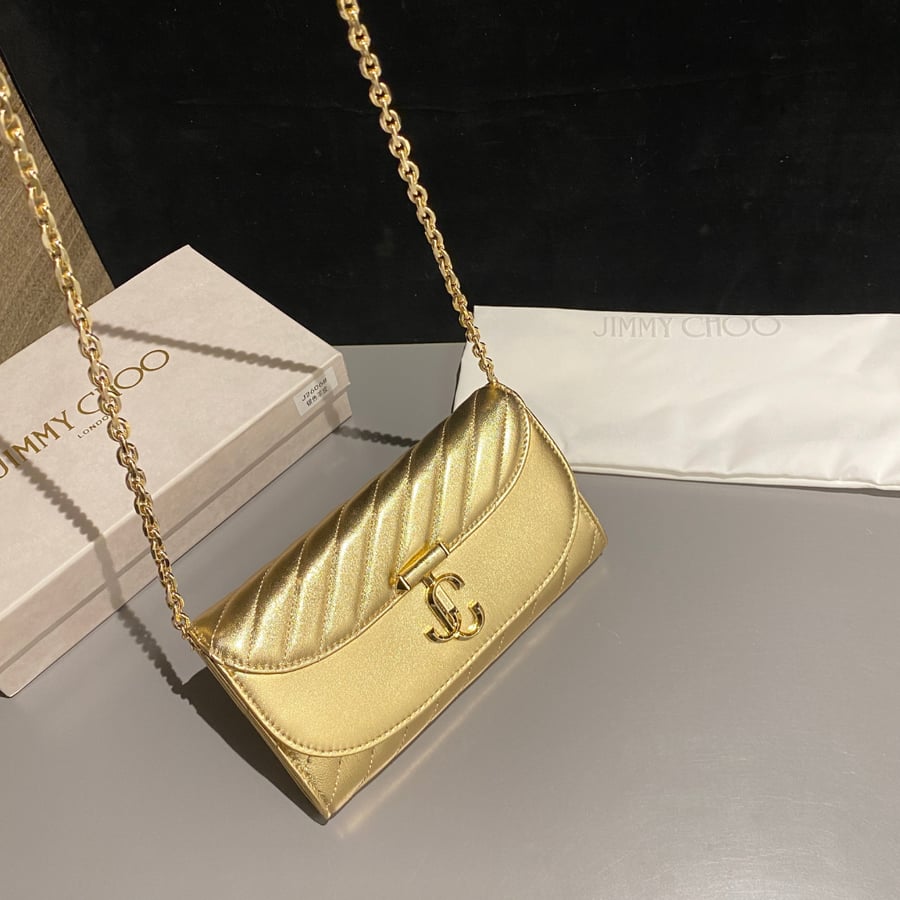 محفظة جيمي تشو كيرف بسلسلة Jimmy Choo Curve Wallet With Chain
