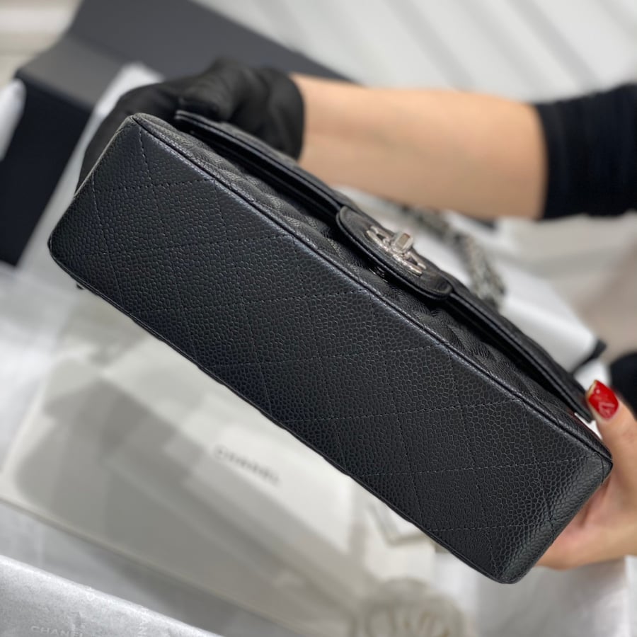 حقيبة شانيل كلاسيك جلد كافيار مقاس 23 Chanel Classic Flap Small Size