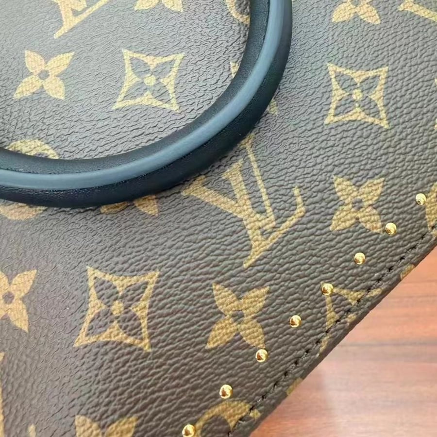 شنطة لويس فيتون M26084 Alma Trunk BB