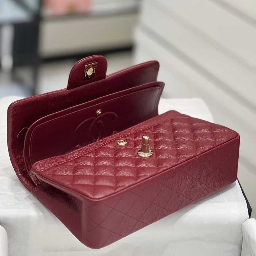 حقيبة شانيل كلاسيك جلد كافيار مقاس 23 Chanel Classic Flap Small Size
