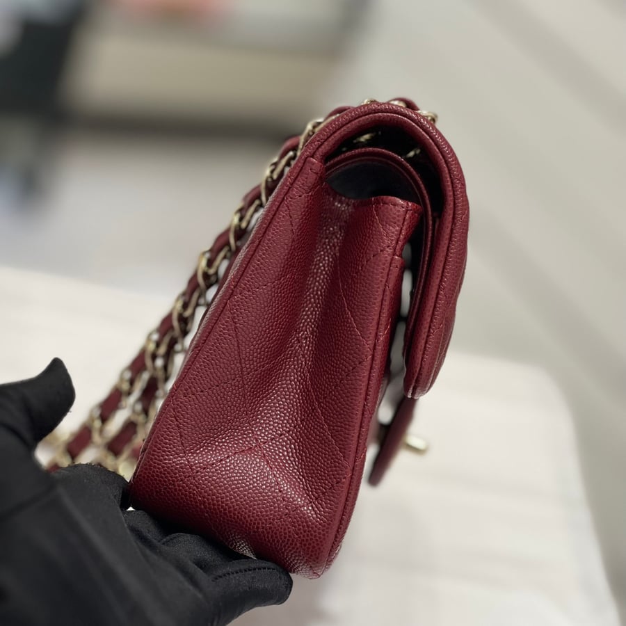 حقيبة شانيل كلاسيك جلد كافيار مقاس 23 Chanel Classic Flap Small Size