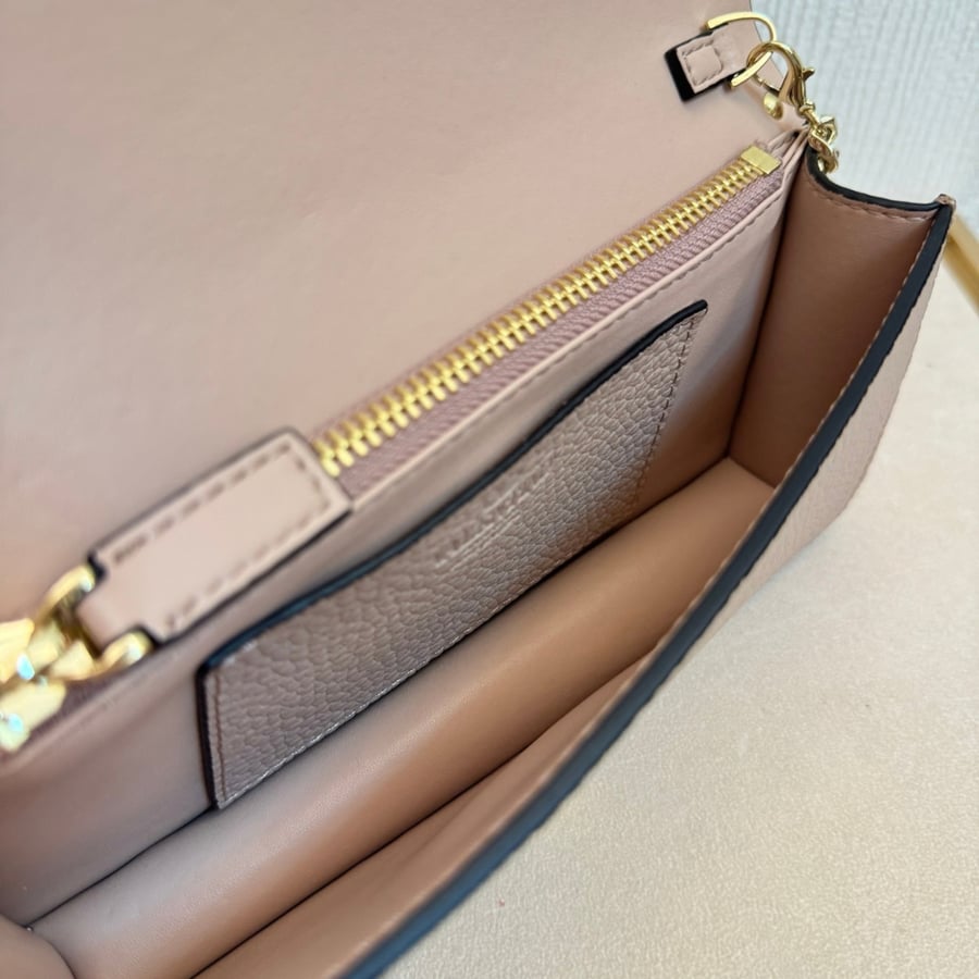 حقيبة فالنتينو Valentino Garavani Vring