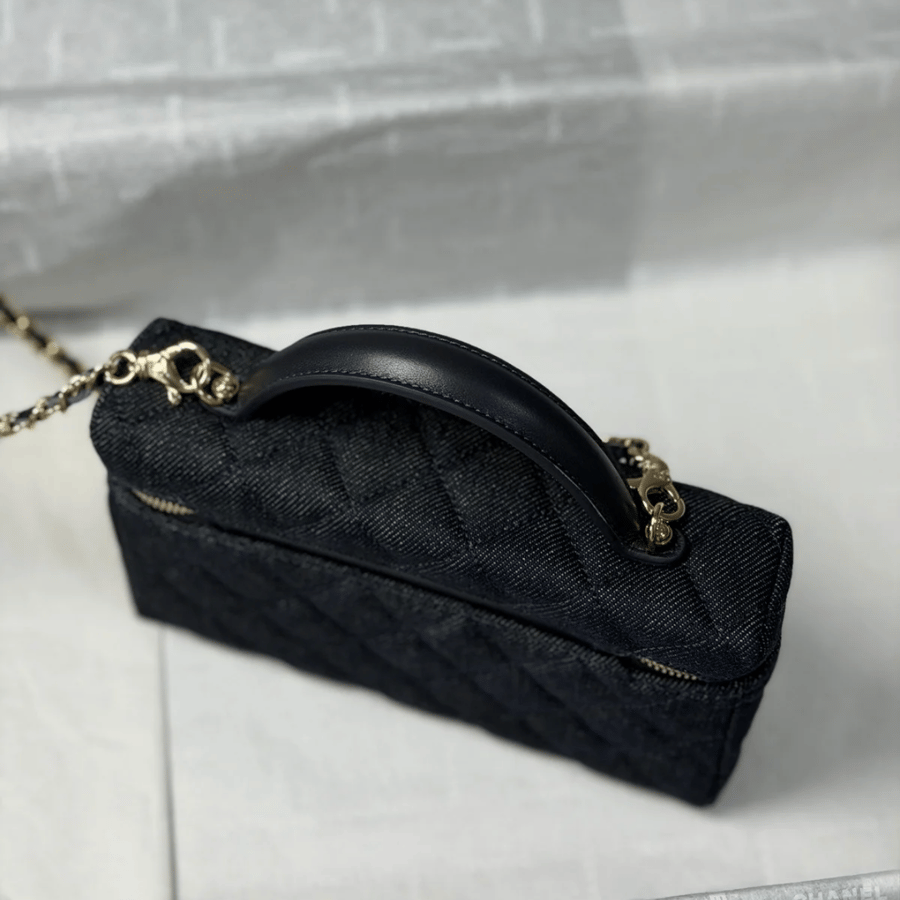 حقيبة شانيل لون جينز غامق Chanel 26s LP