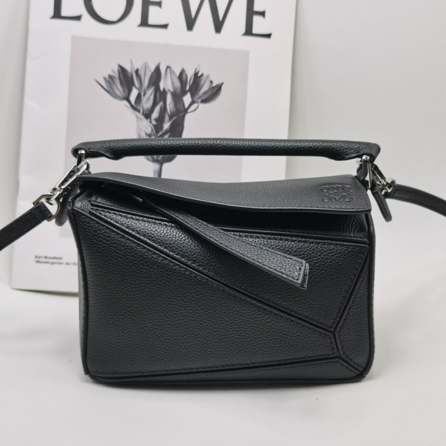 حقيبة لويفي بازل إيدج حجم ميني Mini Puzzle Edge bag 18CM
