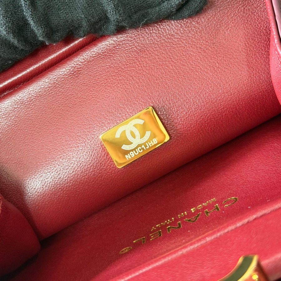 حقيبة يد شانيل مقاس صغير لون برغندي Chanel small tote