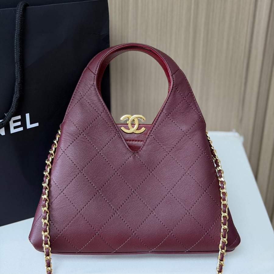 حقيبة يد شانيل مقاس صغير لون برغندي Chanel small tote