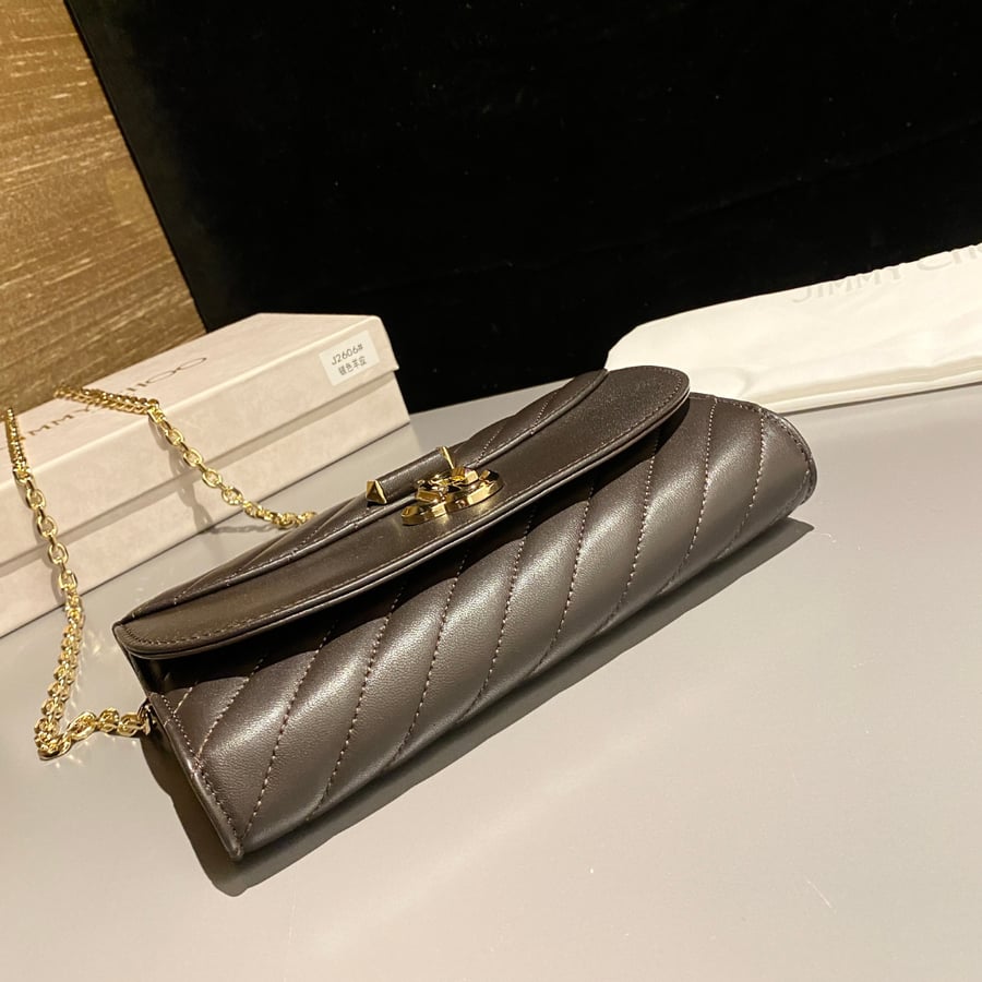 محفظة جيمي تشو كيرف بسلسلة Jimmy Choo Curve Wallet With Chain