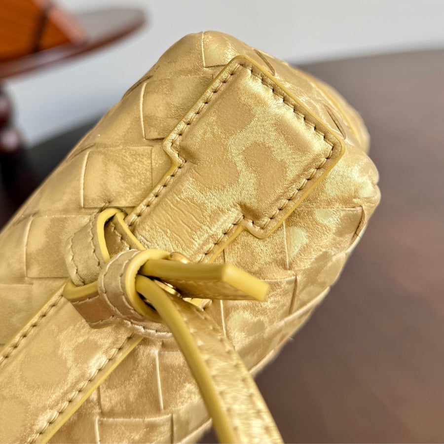 حقيبة بوتيغا فينيتا بانغ بانغ الذهبية Bottega Veneta GOLD Bang Bang