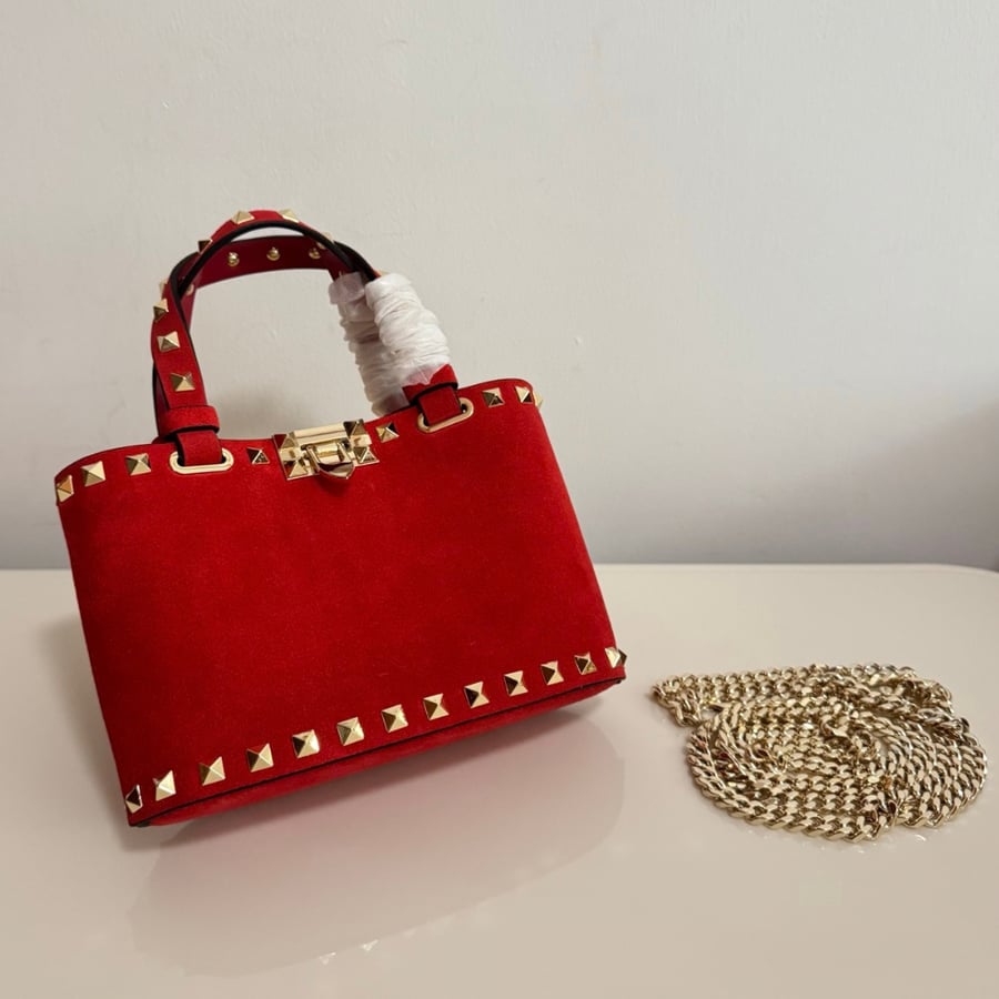 شنطة روكستاد فالنتينو غارافاني بسلسلة Valentino Garavani Rockstud Mini