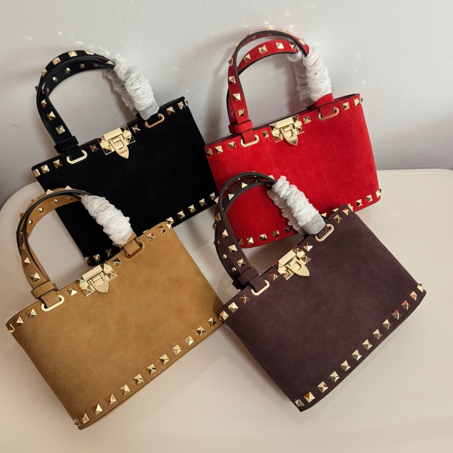 شنطة روكستاد فالنتينو غارافاني بسلسلة Valentino Garavani Rockstud Mini