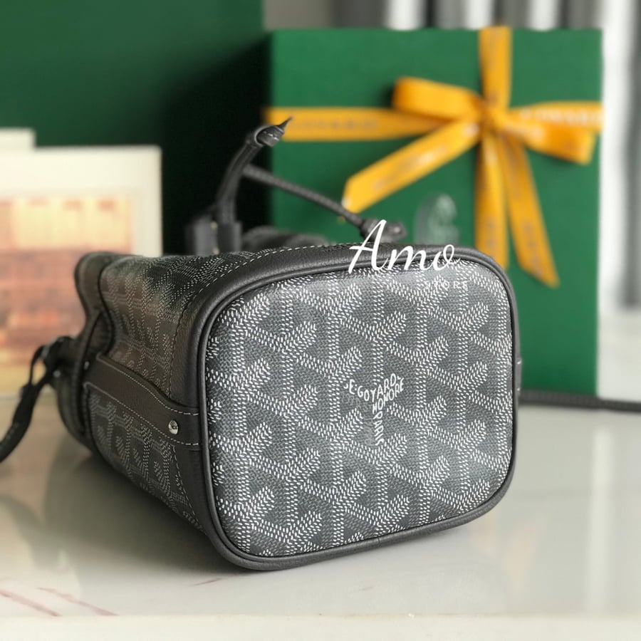 شنطة جويارد لون رمادي مقاس ميني Goyard Petit Flot Bucket Bag