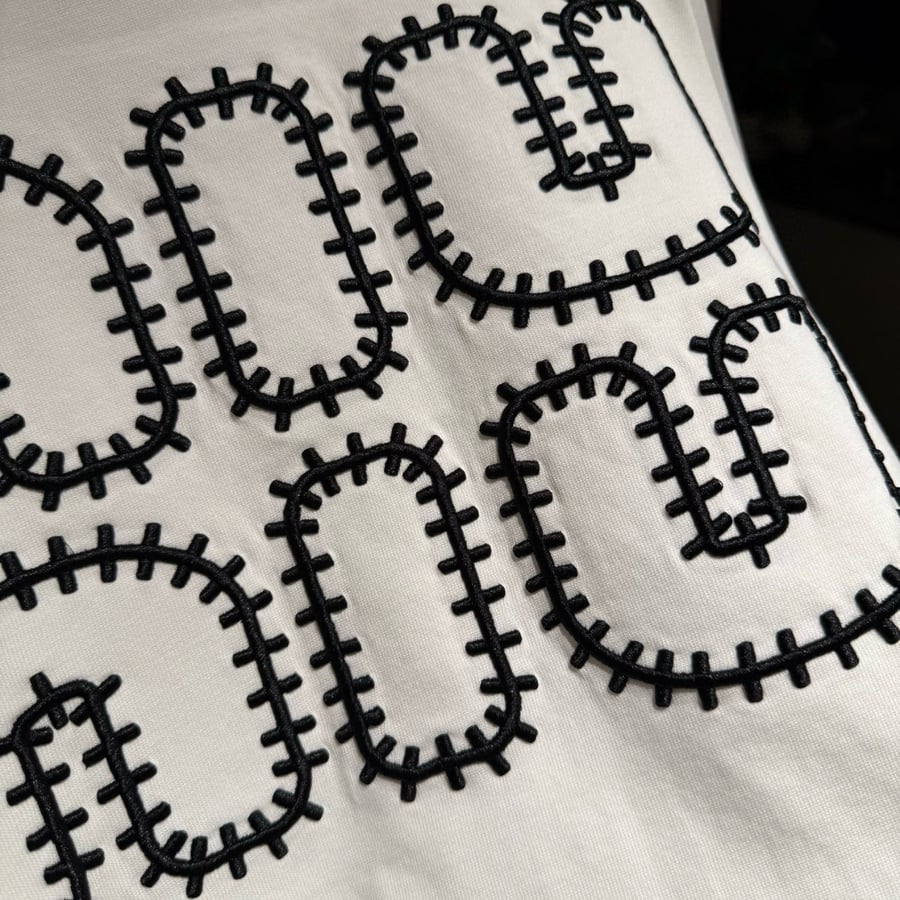 تي شيرت رجالي قطن لون أبيض بأكمام قصيرة وياقة مدورة MIU MIU T-shirt