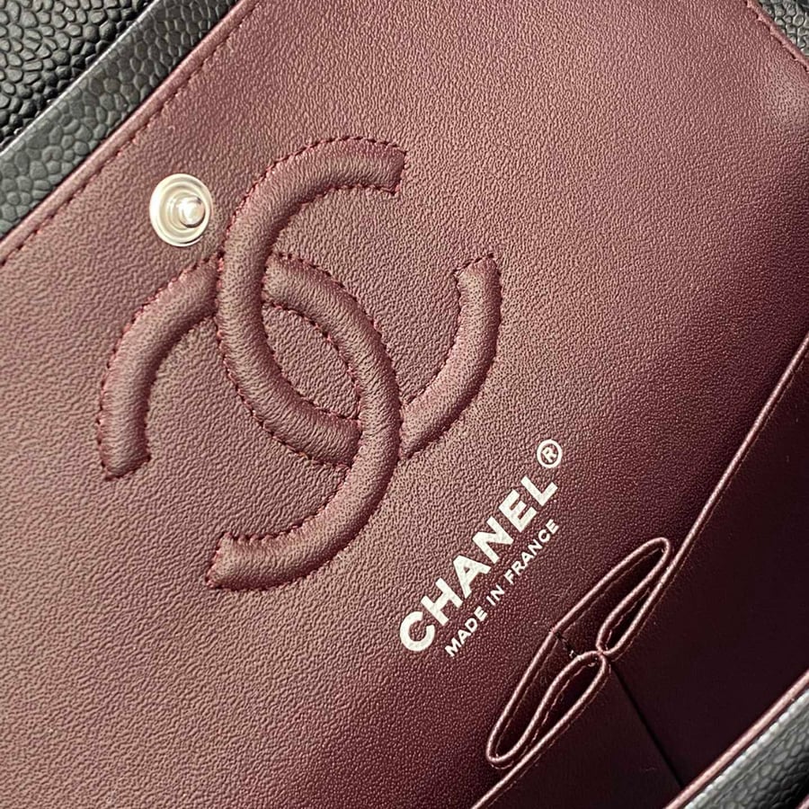 حقيبة شانيل كلاسيك جلد كافيار مقاس 23 Chanel Classic Flap Small Size